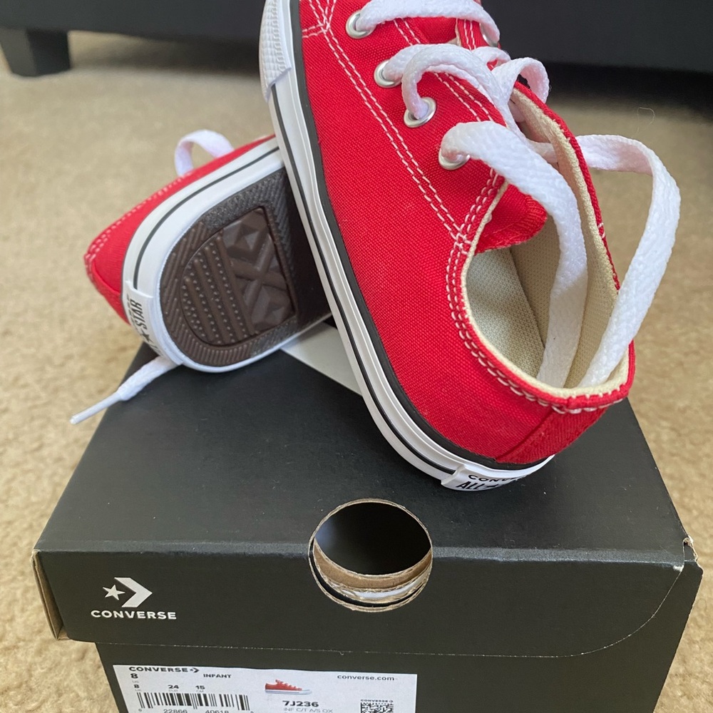 BRAND NEW Kids Converse - Picture 2 of 5